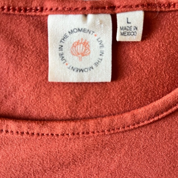 Live in the Moment Orange Crew Neck Tee Women Size L - Picture 4 of 5
